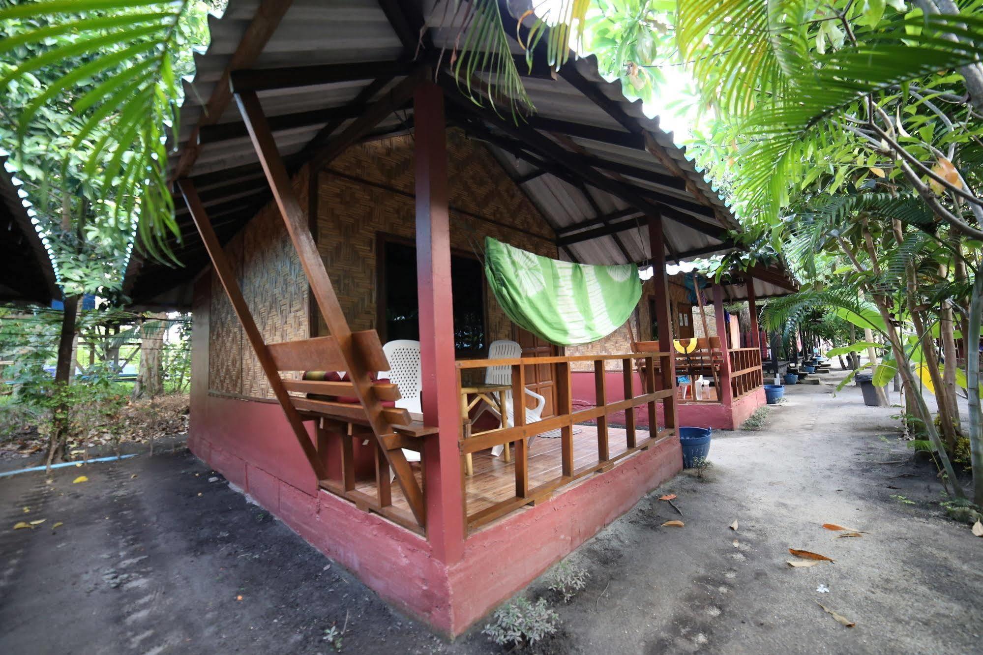 Family Song Koh Lipe Hotel Exterior photo
